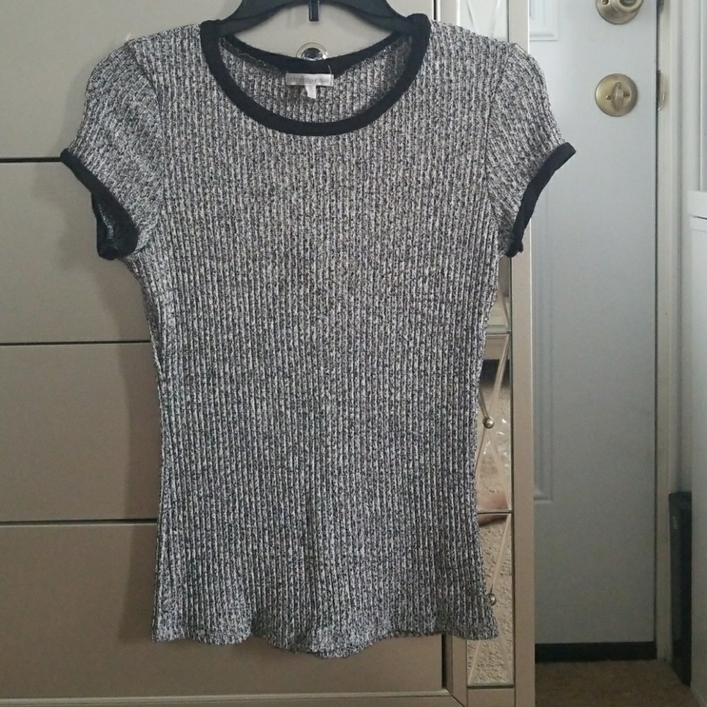 Ribbed grey and black top